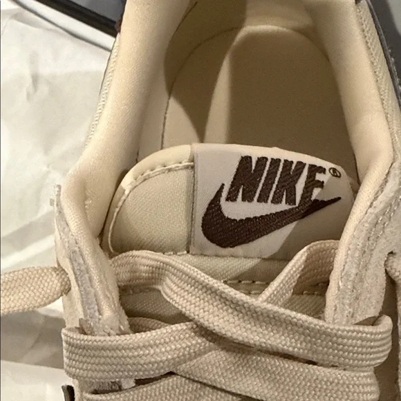 BRAND NEW Nike Field General in Cream and Brown - Picture 2 of 8